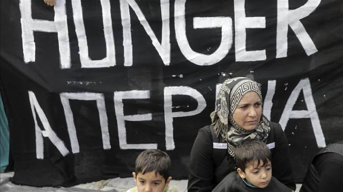 Athènes: Des réfugiés entament une grève de la faim devant le Parlement
