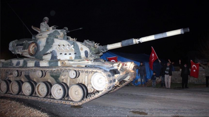 الجيش التركي يدفع بتعزيزات إضافية إلى الحدود مع سوريا