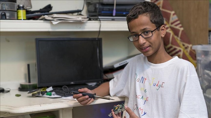 Family of US Muslim `clock boy` files suit