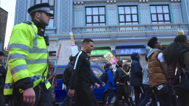 Armed London police to wear head cameras