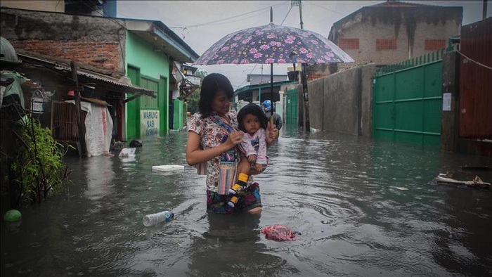 Heavy rains force 6,000 Indonesians to flee homes