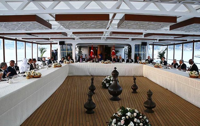 President attends dinner in honor of participants of XIII OIC summit