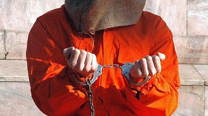 US protesters hold mock beheading at White House