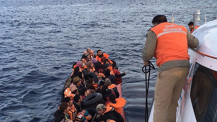 Coast guards rescue 126 refugees off western Turkey