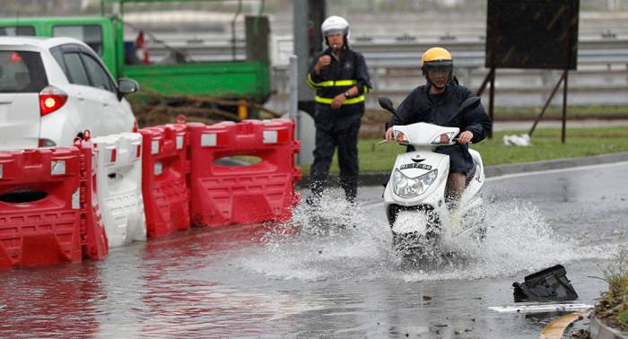 Potente tifón Pakhar azota el sur de China