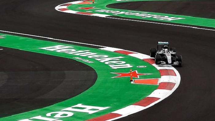 Hamilton siegt in Mexiko, F1-Titelrennen offen
