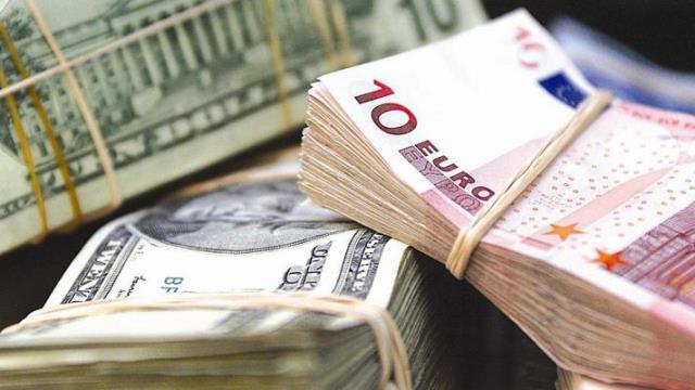 Dollar getdikcə ucuzlaşır - Günün məzənnəsi