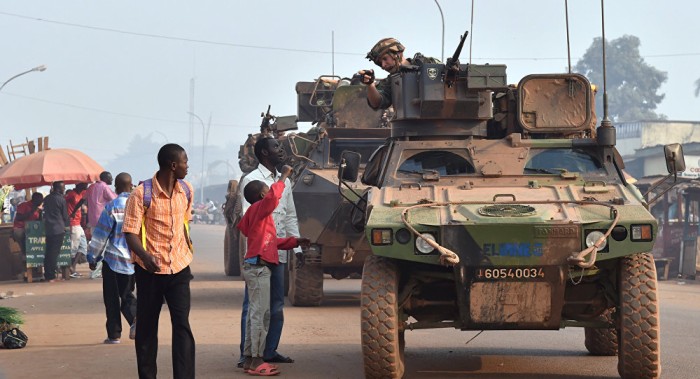 Titular francés de Defensa llega a República Centroafricana para cesar operación militar