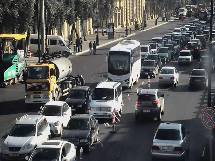 Bakıda yollar bağlandı, tıxac var 