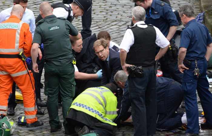 Bloodied MP 'tried to save life of policeman during Westminster terror attack'