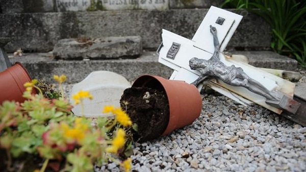 Israël: des tombes chrétiennes vandalisées Israël: des tombes chrétiennes vandalisées