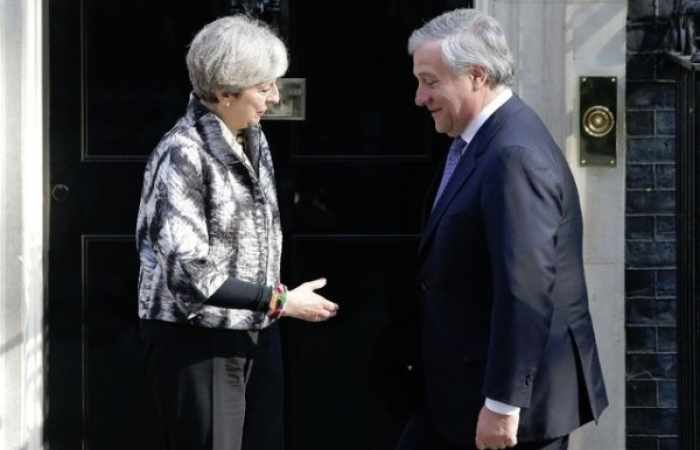 L'UE veut que Londres règle sa facture en euros