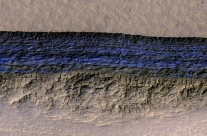 Glace en abondance près de la surface de Mars