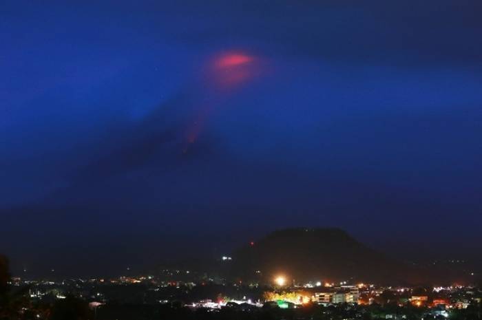 Le volcan Mayon fait fuir des milliers de personnes