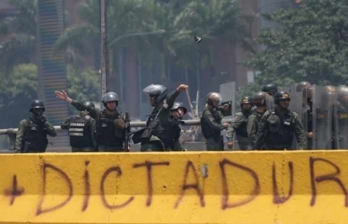 Encore deux morts dans les manifs anti-Maduro
