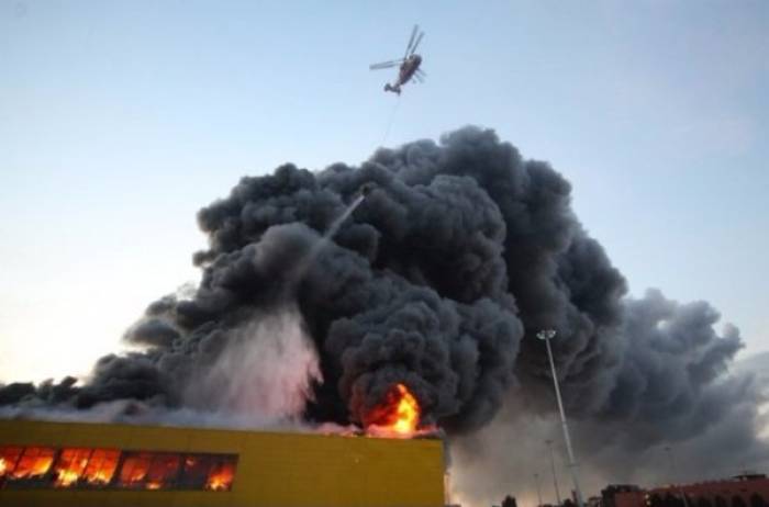 Russie: Incendie dans un centre commercial de Moscou