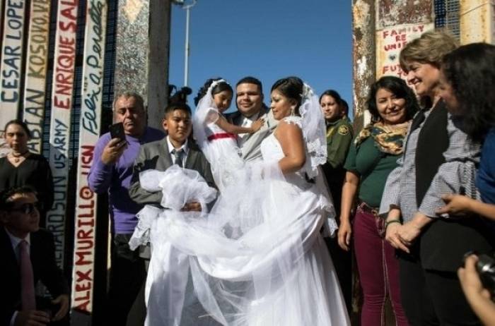 Etats-Unis: Mariage binational célébré à la frontière mexicaine