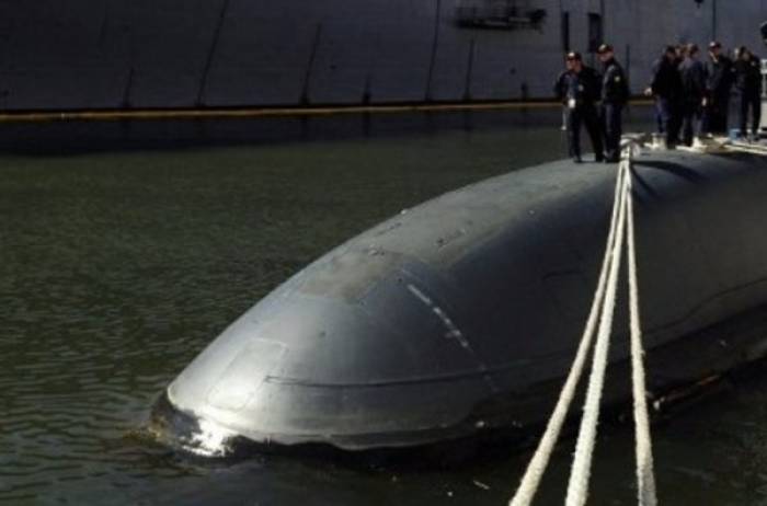 Italie: Collision entre un sous-marin et un cargo