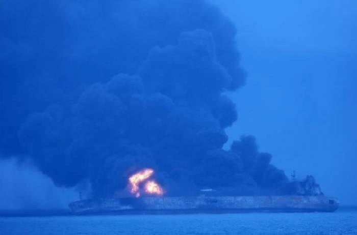 Pétrolier iranien toujours en flammes