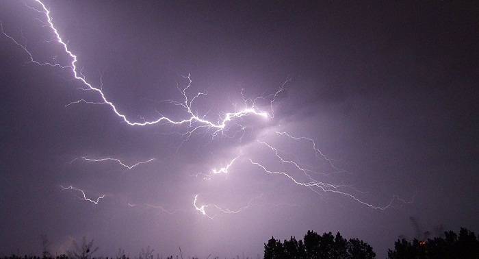 Fuerte tormenta deja sin luz a más de 7.000 canadienses