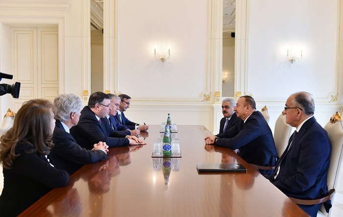Ilham Aliyev mit dem Total  Konzernchef  getroffen