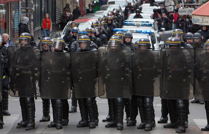 Paris: Polizei setzt erneut Tränengas gegen Demonstranten ein