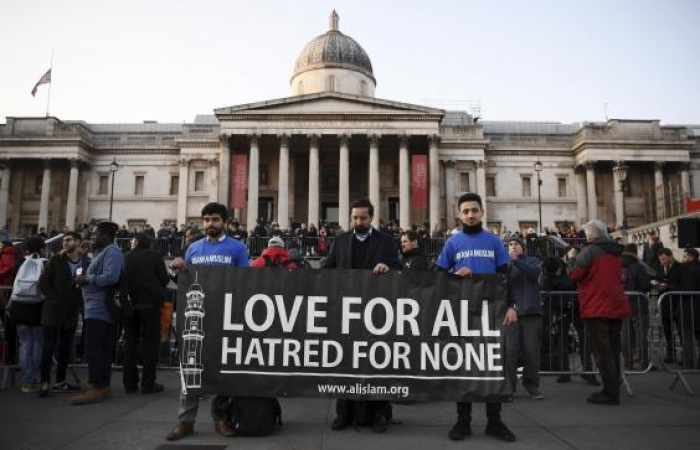 Crowds gather for Trafalgar Square vigil paying tribute to victims of Parliament attack