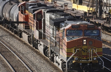 Train carrying toxic gas derails in Tennessee