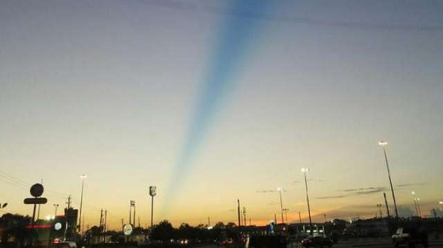 Une étrange traînée bleue aperçue dans le ciel du Texas