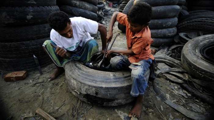 Bangladesh: les enfants travaillent 64h par semaine