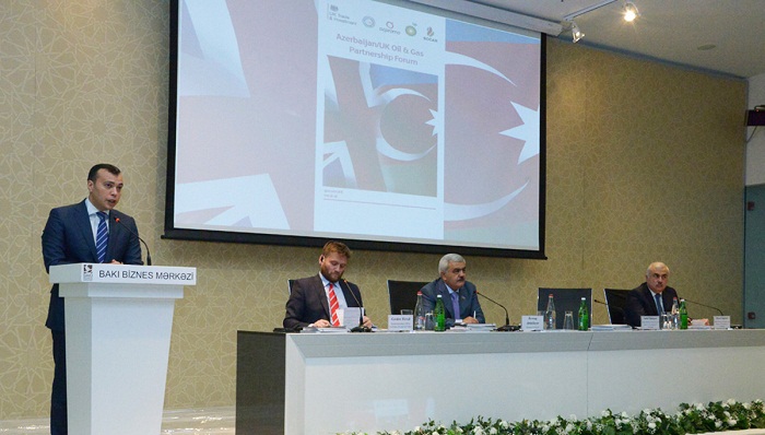 Azerbaijan invites UK investors to oil engineering sphere