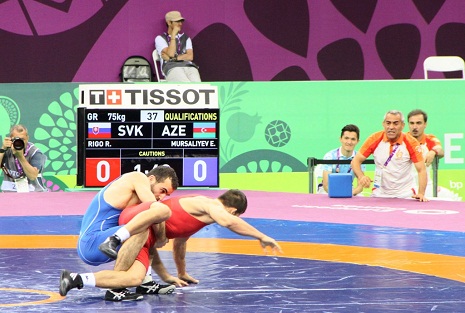 Azerbaijani wrestler running for bronze medal at Baku 2015