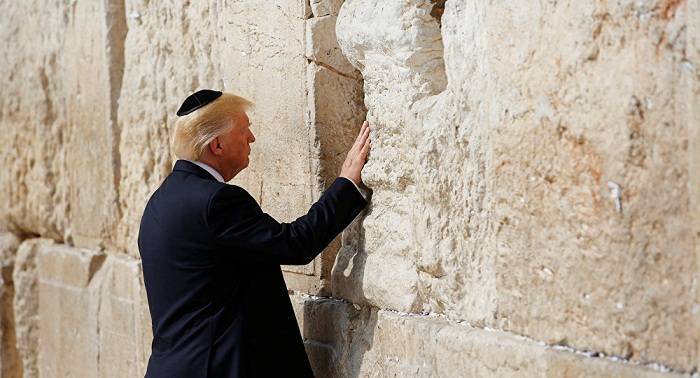 Trump reza en el Muro de las Lamentaciones y en el Santo Sepulcro