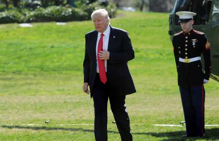 Trump pasa factura de 375.000 millones de dólares a Merkel por los servicios de la OTAN