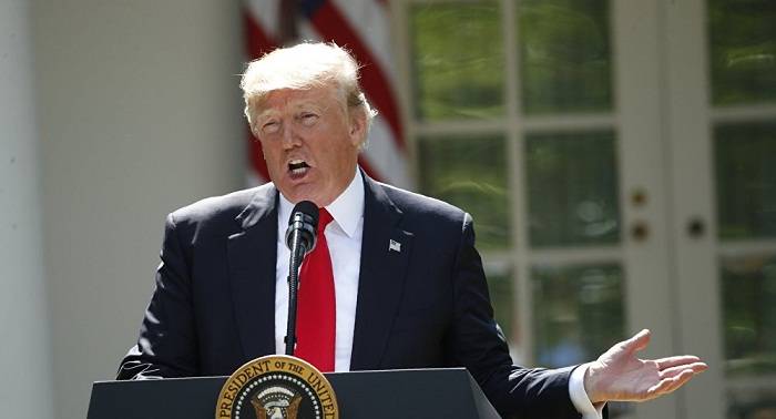 Trump pide a la Corte Suprema reinstaurar su veto migratorio