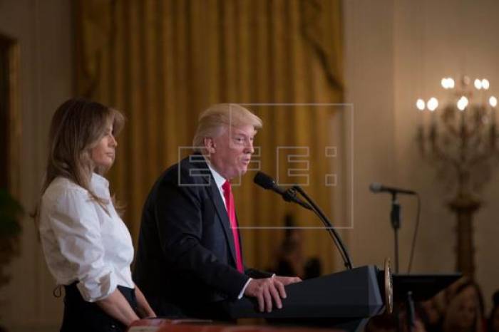 Trump niega haber exigido "lealtad" a Comey antes de despedirle