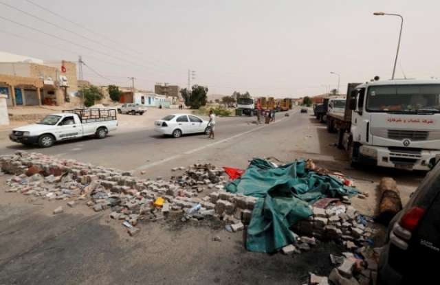 Tunisia protesters shut oil transport pumping station: radio