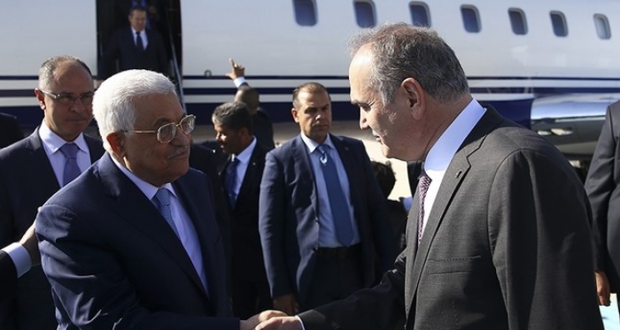 الرئيس الفلسطيني يصل انقرة