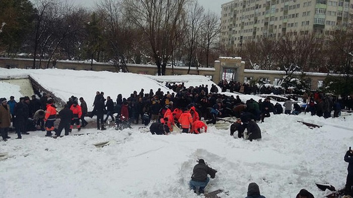 İstanbulda məsciddə uçqun: 3 ölü, 10 yaralı