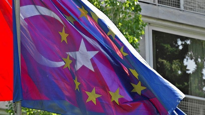 Les dirigeants du monde condamnent le soulèvement militaire en Turquie
