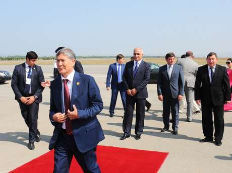 Qırğızıstan prezidenti vətəninə döndü