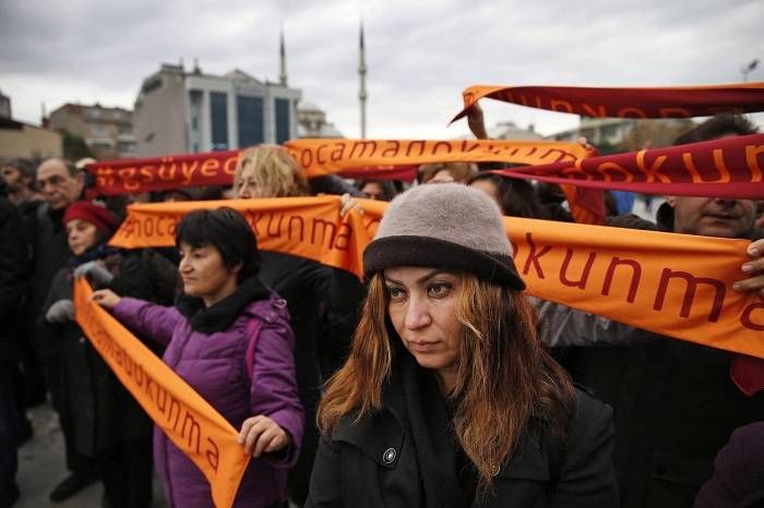 Decenas de profesores turcos se enfrentan a penas de cárcel por firmar un manifiesto