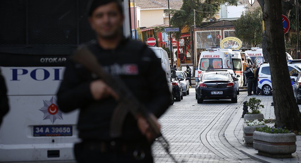 La explosión de una bomba mata al menos 3 militares en el este de Turquía.