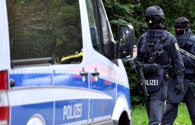Two Syrian extremists accused of war crimes arrested in Germany