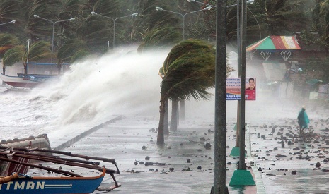 Typhoon Goni strikes Russia"s east coast - VIDEO