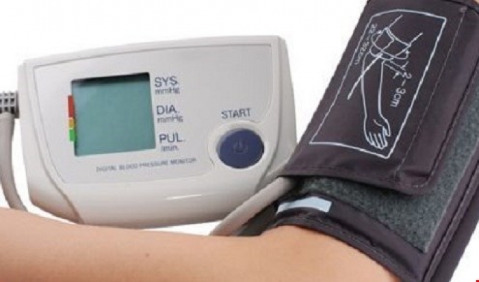 أجهزة قياس ضغط الدم المنزلية "قد لا تكون دقيقة بما يكفي"