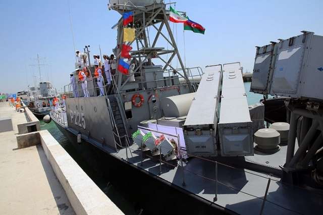 السفن الحربية الإيرانية والكازاخستانية في باكو - صور