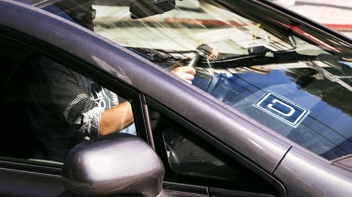 Autohersteller investieren in Online-Fahrdienste