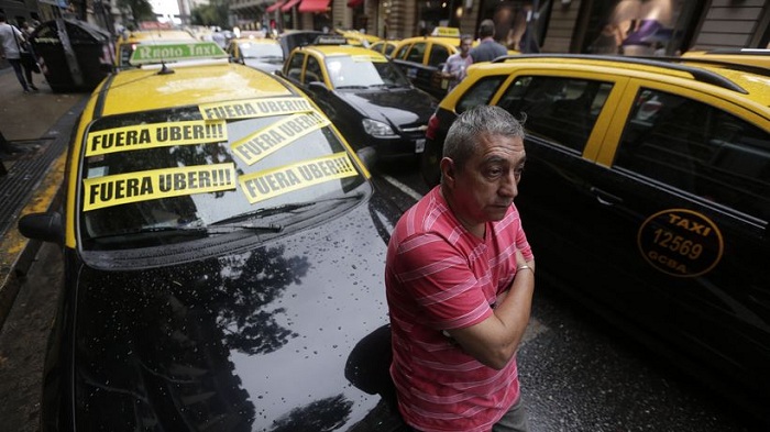 Argentinische Taxifahrer protestieren gegen Uber