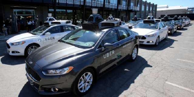 Voitures autonomes: Uber défie la Californie